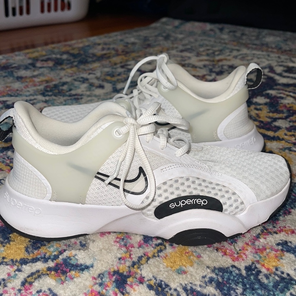 Barely worn Nike SuperZooms size 6